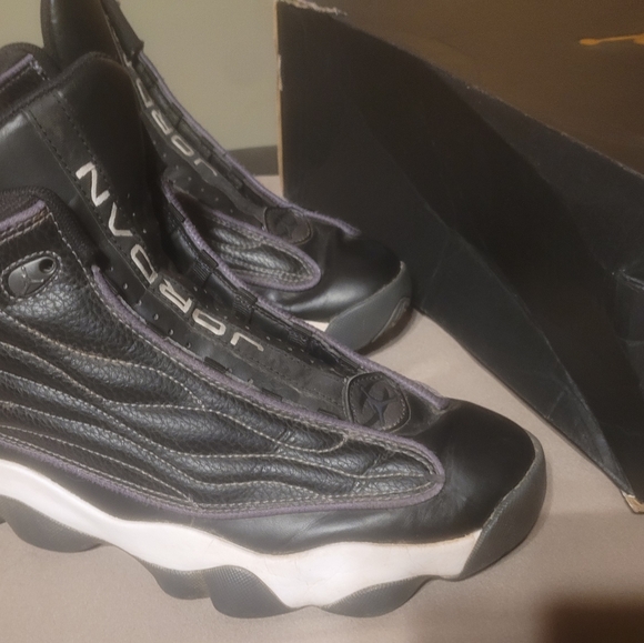 Big Boys size 6.5/women's size 8 Jordan Pro Strong 2021 black/white w/box - Picture 4 of 15